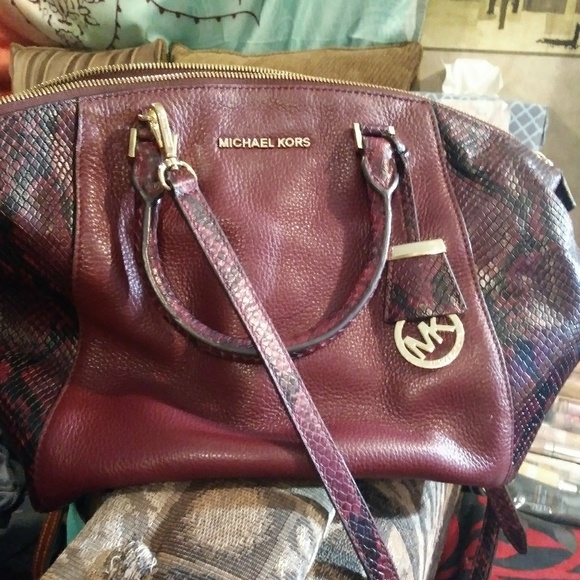 Micheal kors authentic purse - Picture 1 of 3